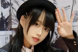 JK少女：白色过膝jk也是我的爱图片