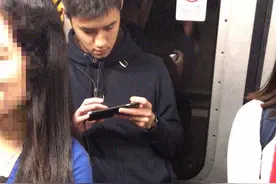 地铁上抓拍的极品帅哥来了，这些你能把持住？图片