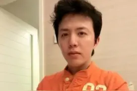 李云迪因不良嗜好被带走，恩师怒其不争，中专学历也被曝光引热议图片