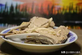 在家做手把羊肉超简单！汤鲜肉美，直接上手抓着吃图片