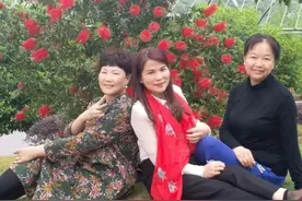 52岁阿姨哭诉：去参加同学聚会，结果和男同学在一起了，很后悔图片