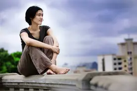 故事：我就是别人口中的坏女孩图片