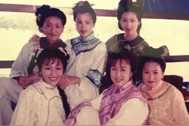 《鹿鼎记》23年后陈小春翻红，7个老婆有人如少女，有人涉嫌绑架图片