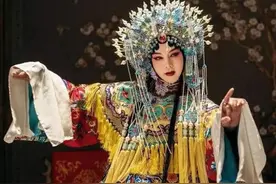 张艺兴被指撞脸张国荣！网友：五官气质都神似图片
