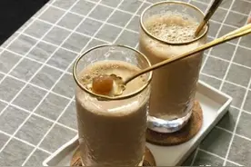 秋天第一杯奶茶图片