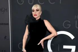 LadyGaga声援好友布兰妮重获自由：我尊敬她，钦佩她的力量图片