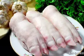 买猪蹄，“前后”差别很大，教你3招，买的新鲜又好吃图片