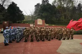 河南省新县役前训练准新兵参观红色纪念地纪实图片