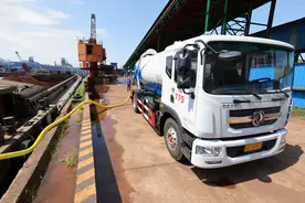 环保无小事，中天钢铁20万元购置吸污车图片