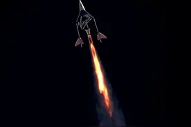 在80公里太空遨游时！太空飞机红色警告灯突然亮了，怎么回事？图片