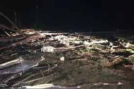 远超17级！美国突遭最高级别巨型龙卷风袭击，多处被夷为平地图片