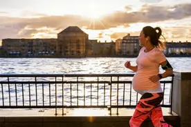 央视主持人“红果果”因暴走2万步早产，提醒待产宝妈适量运动图片