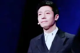 “央视一哥”撒贝宁，书法写出艺术美，网友夸赞才艺双全图片