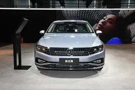 迈腾“库存成灾”，以价换量一口气降到14.36万，叫板本田雅阁图片