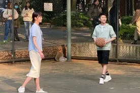 比关晓彤还矮？张一山正拍《曾少年》，与女主同框太尴尬图片
