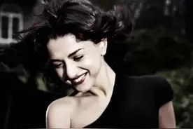 法国美女Khatia Buniatishvili现场弹奏舒伯特《小夜曲》图片