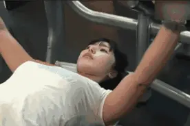 姑娘请自重！你这样，让别人怎么健身啊？图片