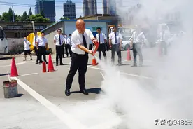 守住网约车安全生命线 曹操出行开展消防安全实操演练图片