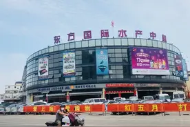 三文鱼们怎么样了？记者实探上海水产市场图片