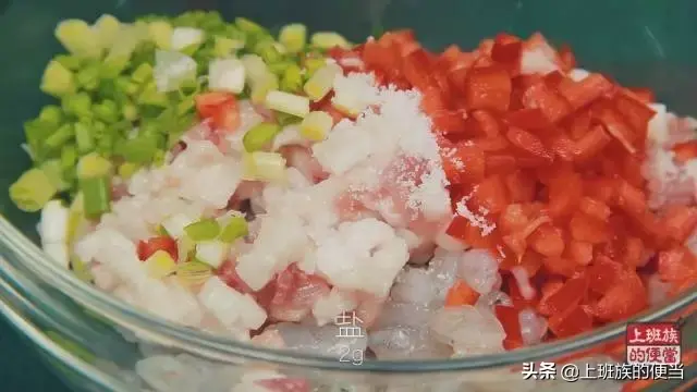 虾别再水煮了，只需1点技巧，口感弹牙喷喷香，一上桌就被吃光