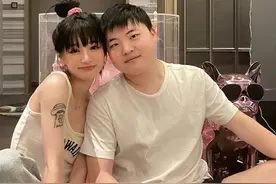 电竞圈的简自豪（UZI）求婚成功了，送出7位数的求婚戒指图片
