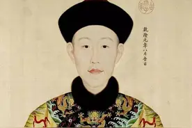 史上真实的乾隆是暴君吗？易中天：乾隆在位60年没干一件正事图片