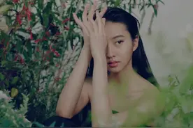 木村拓哉17岁女儿性感写真惹争议，裸上身秀身材，被指走歪路？图片
