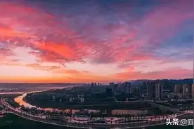 竹韵悠悠，流水潺潺，十万亩竹海等风也等你图片