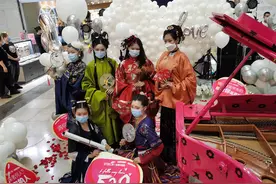 520，当汉服美女遇见粉红钢琴图片