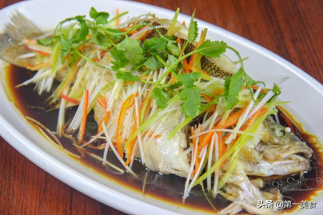 清蒸鲈鱼的做法 2026年清蒸鲈鱼的做法 家常的做法＂,＂no_ai_sug＂:true}