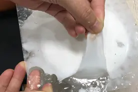 液体硅胶怎么注入模具内图片