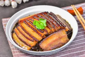 难怪饭店的梅菜扣肉那么好吃？原来做法有绝招，学会过年露一手吧图片