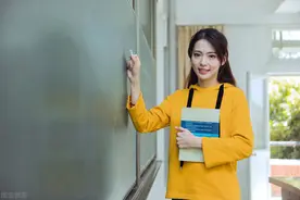 山村女教师偶遇山里宅男，没想到他却不一般，她在山里找到了幸福图片