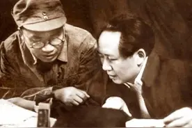 蒋介石听完毛主席的诗词后，惊讶地问道：这真是他自己写的？图片
