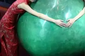 陕西男子挖出巨型夜明珠，被估价26亿引起轰动，最后卖出了多少钱图片