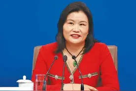 苹果供应链洗牌，“手机玻璃女王”蓝思科技周群飞加码汽车电子图片