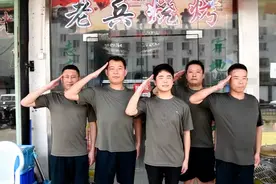 退伍不褪色，关掉烧烤店去抗洪的退伍老兵已经回来了！图片