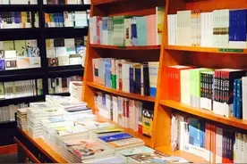 一名缝纫工的艰辛作家梦，想坐办公室图片