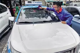连连闯红灯的俩的哥被乘客表扬了图片
