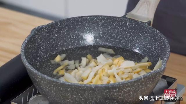 柚子吃完皮别扔，教你在家做柚子糖，好吃不上火，天然润喉糖