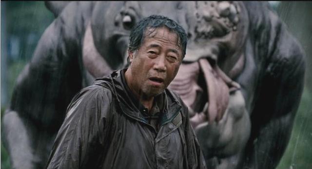 电影《汉江怪物》:浅谈科幻皮囊之下的多角度黑色隐喻