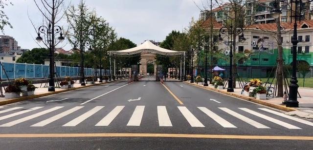 上海不一样的“城”，共有288栋楼，13000户家庭，常住60000多人