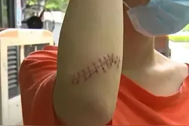 醉酒女子拒不出示健康码，踹碎玻璃门被割伤，这还能赖物业吗？图片