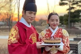 收视傲视同期，金正贤两部大热剧成TVN贵人，哲仁王后旺夫有术图片