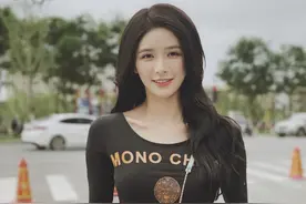 蔡卓宜“倒三角”身形真好看，紧身T藏不住肉感，显瘦技巧太高明图片
