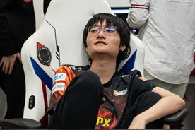 和beryl一样嫌弃！小天直播吐槽FPX盲僧皮肤：那个皮肤狗都不用图片