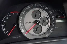 穷玩车、富玩表？不如玩这11款汽车仪表图片