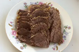 寒冬食牛肉，暖胃又滋补，教你在家卤牛肉，软烂入味，温暖过冬图片