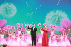 嘉陵江畔揽月城 地标高楼入云霄 阆中城南天下稀图片
