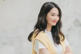 剧才播两集，她就拎了5只爱马仕，戴出3块钻表图片